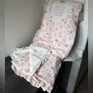 ENVOGUE Dreamy cotton gauze throw pink floral rose cottage coquette chic NWT